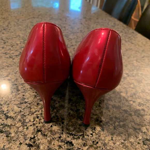Red patented leather pumps - Picture 2 of 2